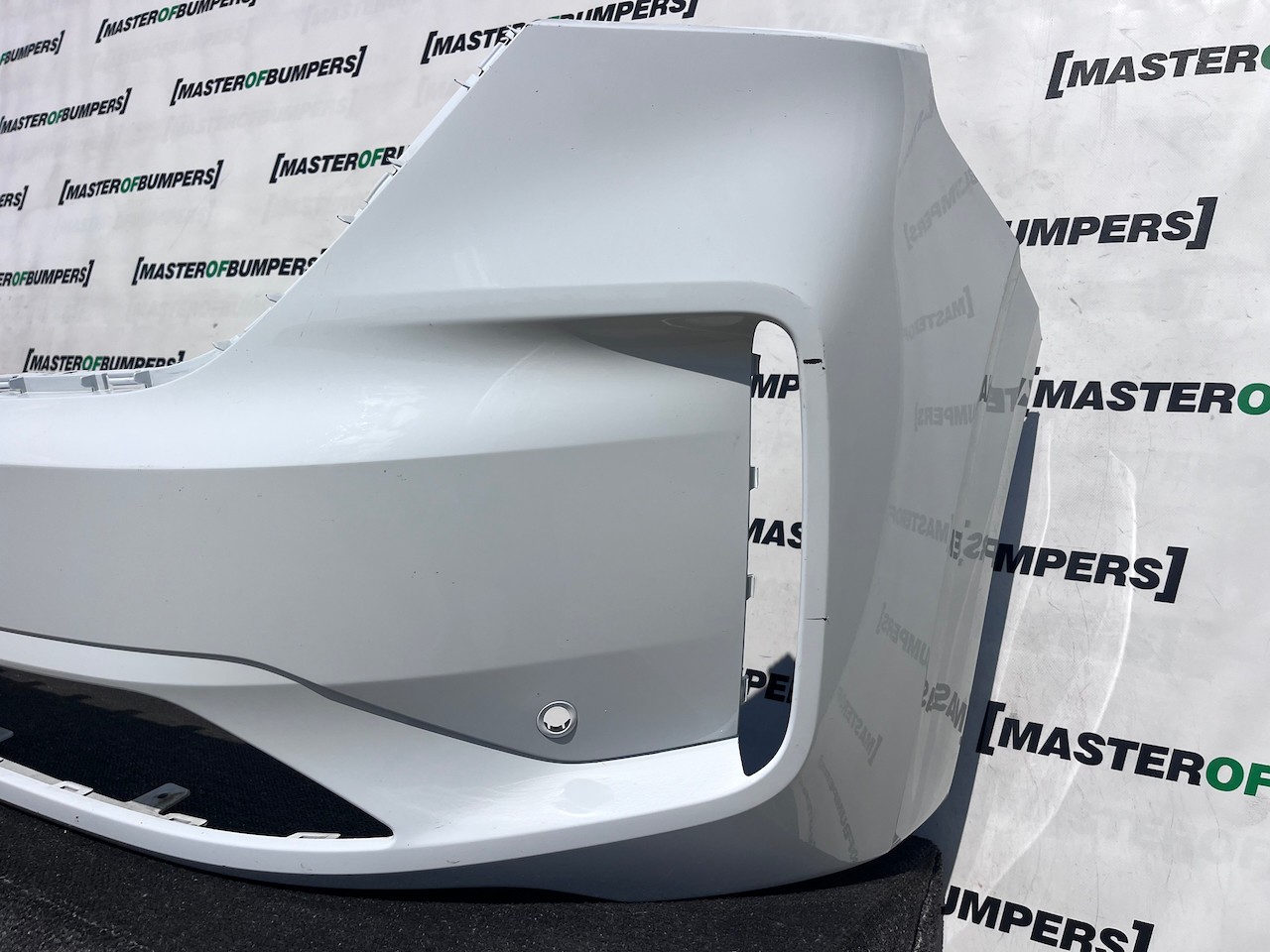 VW Transporter T7 Panel Van 2025-2028 Front Bumper 4 Pdc Genuine [v597]
