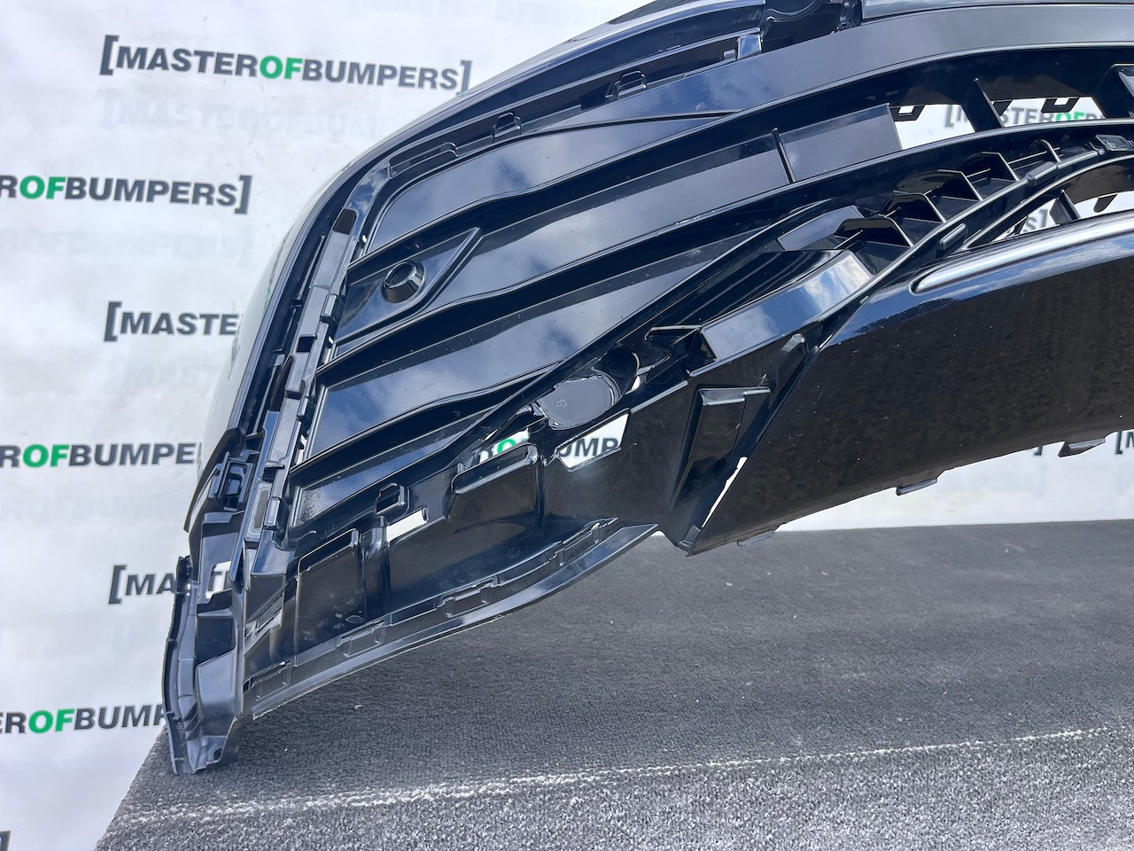 VW Tiguan R Line 5na Mk2 Lift 2020-2023 Front Bumper 4 Pdc Genuine [v631]