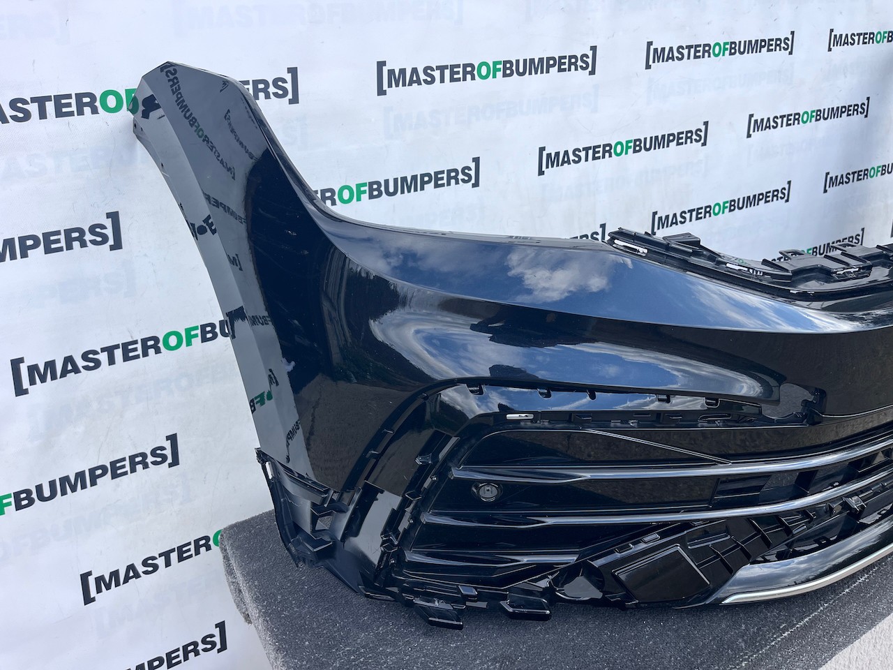 VW Tiguan R Line 5na Mk2 Lift 2020-2023 Front Bumper 4 Pdc Genuine [v631]