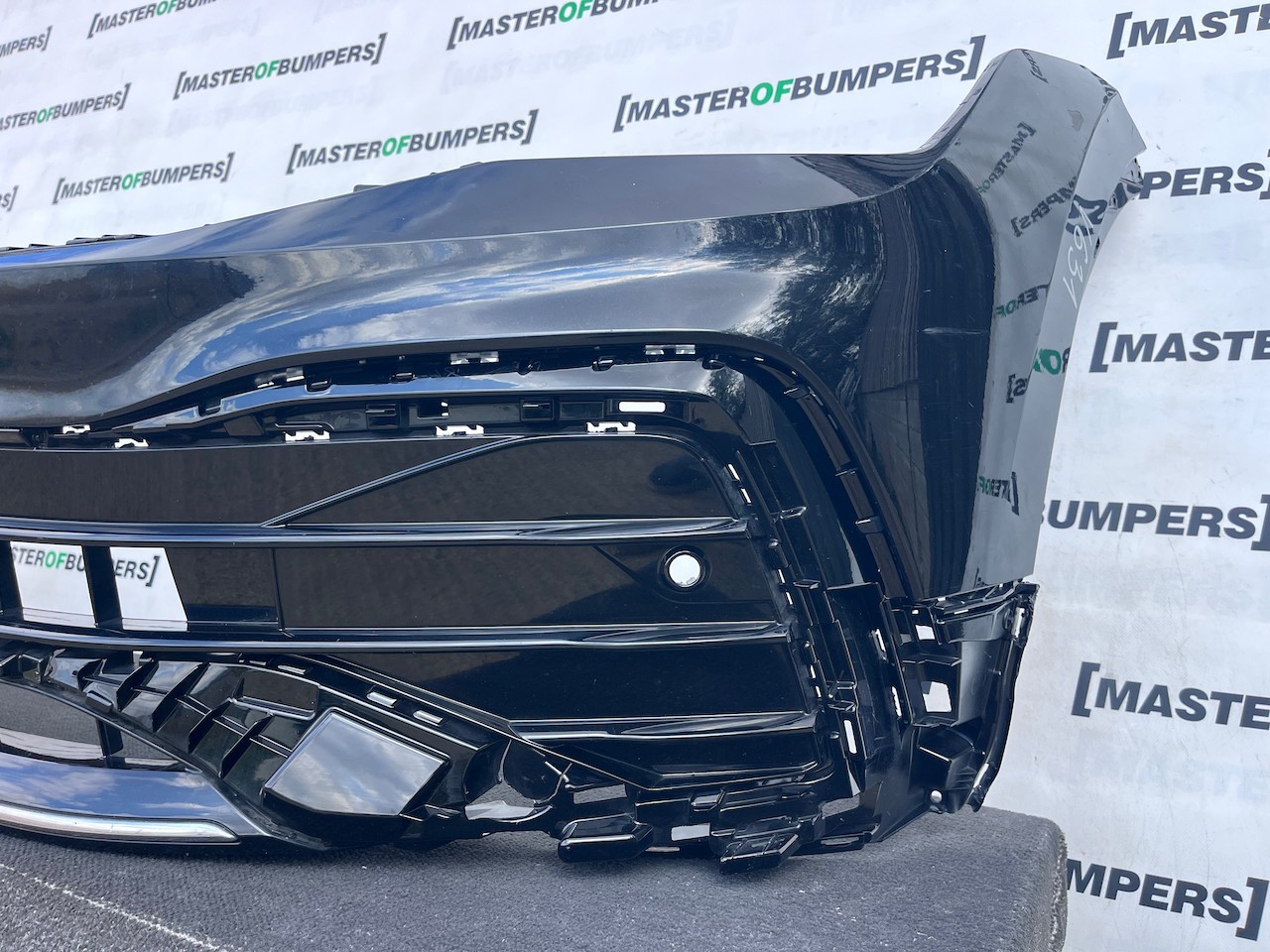 VW Tiguan R Line 5na Mk2 Lift 2020-2023 Front Bumper 4 Pdc Genuine [v631]