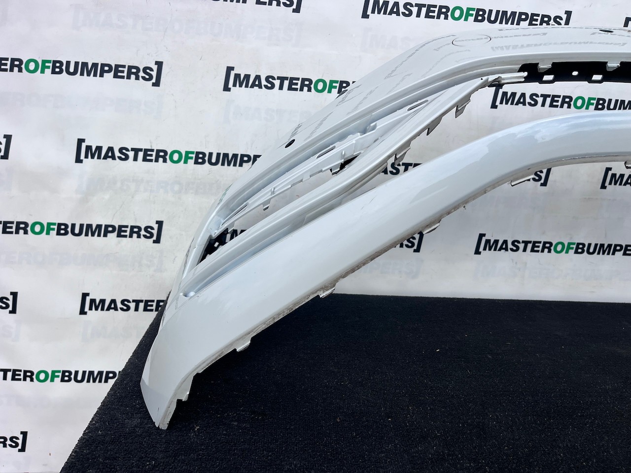 VW Golf Se Mk7.5 Hatchback 2017-2019 Front Bumper 4 Pdc +jets Genuine [v632]