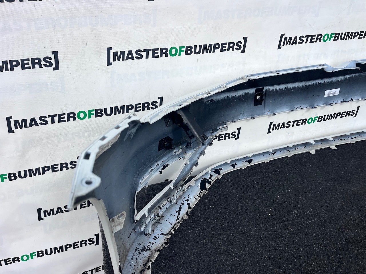 VW Golf Se Mk7.5 Hatchback 2017-2019 Front Bumper 4 Pdc +jets Genuine [v632]