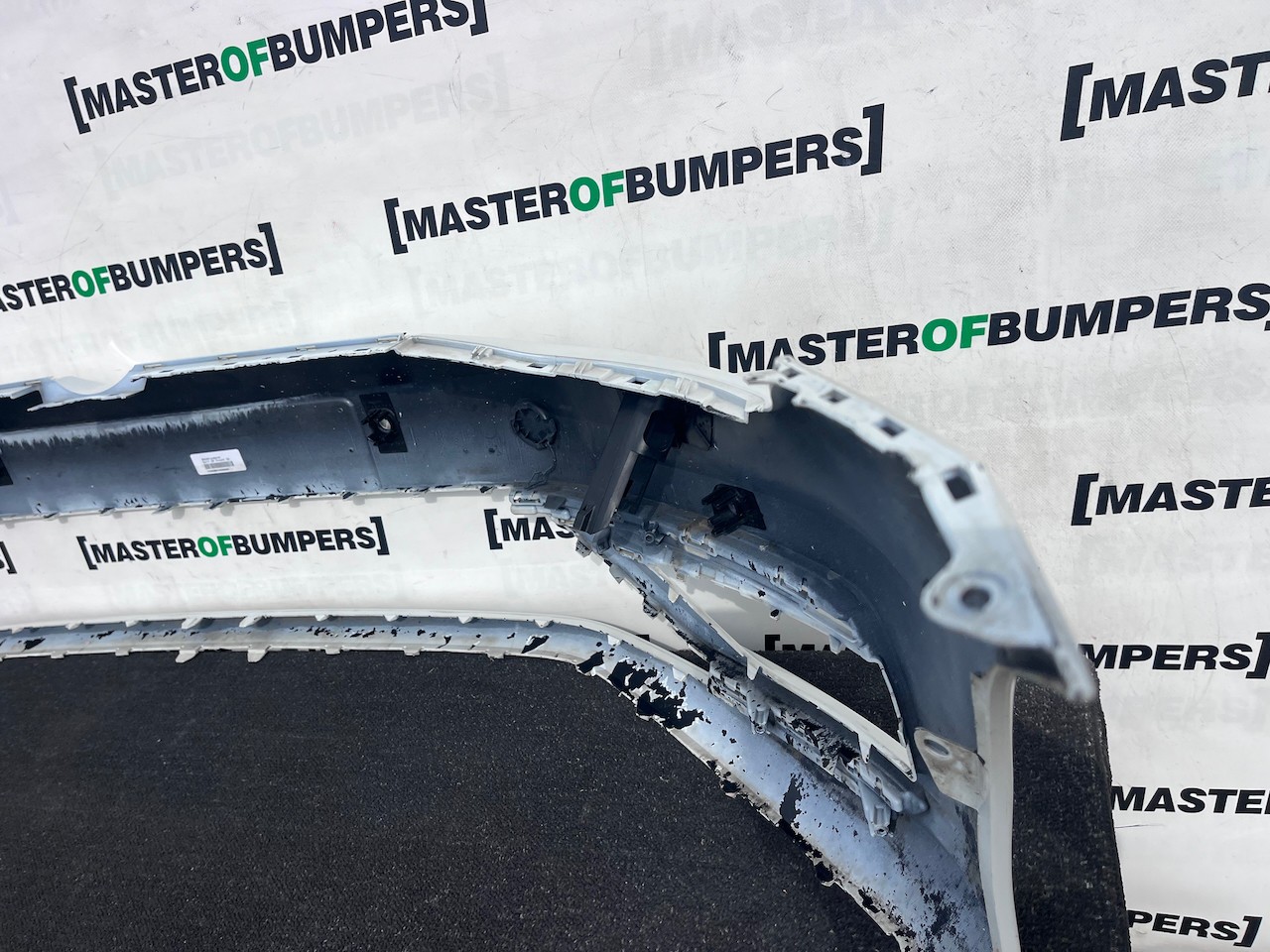 VW Golf Se Mk7.5 Hatchback 2017-2019 Front Bumper 4 Pdc +jets Genuine [v632]
