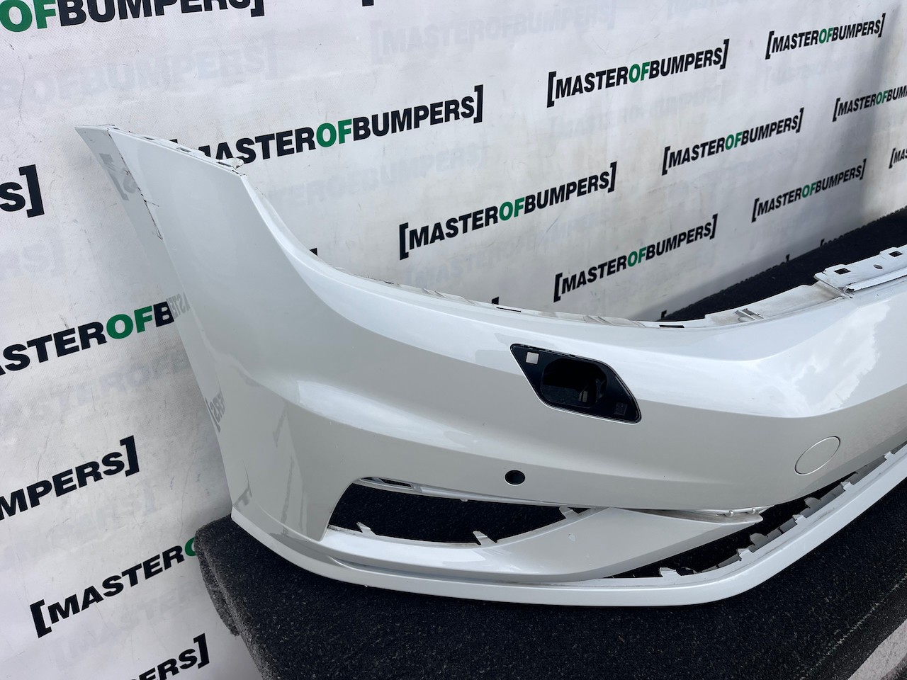 VW Golf Se Mk7.5 Hatchback 2017-2019 Front Bumper 4 Pdc +jets Genuine [v632]