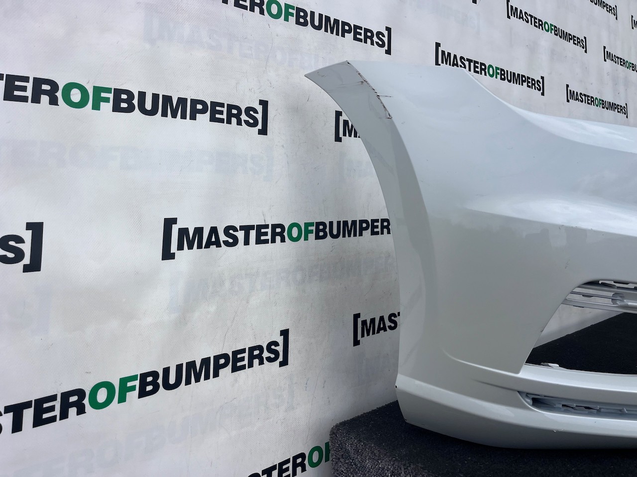 VW Golf Se Mk7.5 Hatchback 2017-2019 Front Bumper 4 Pdc +jets Genuine [v632]