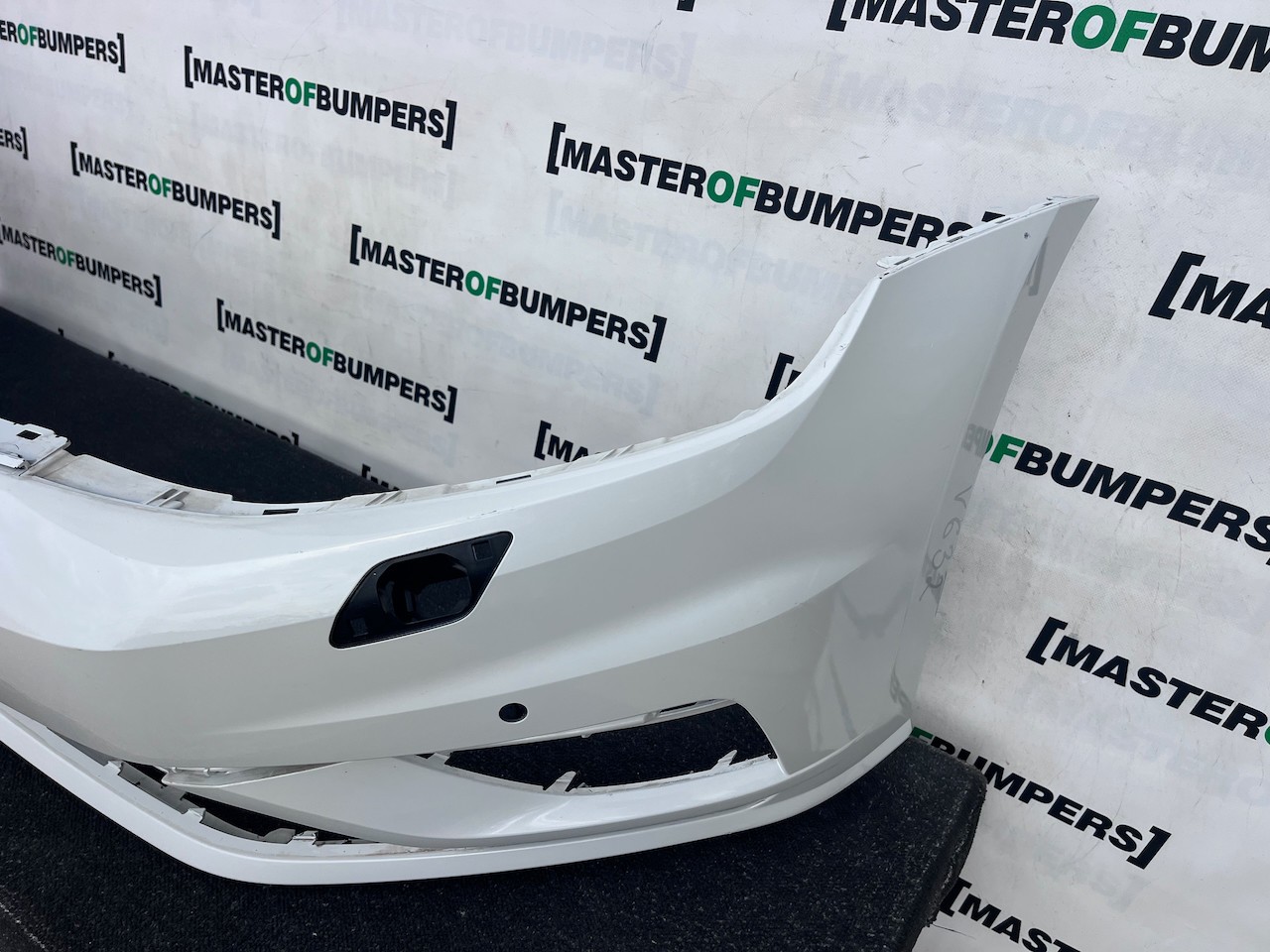 VW Golf Se Mk7.5 Hatchback 2017-2019 Front Bumper 4 Pdc +jets Genuine [v632]
