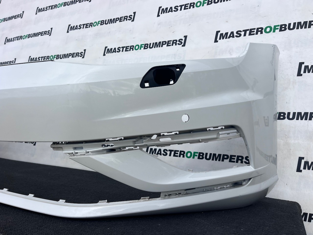 VW Golf Se Mk7.5 Hatchback 2017-2019 Front Bumper 4 Pdc +jets Genuine [v632]