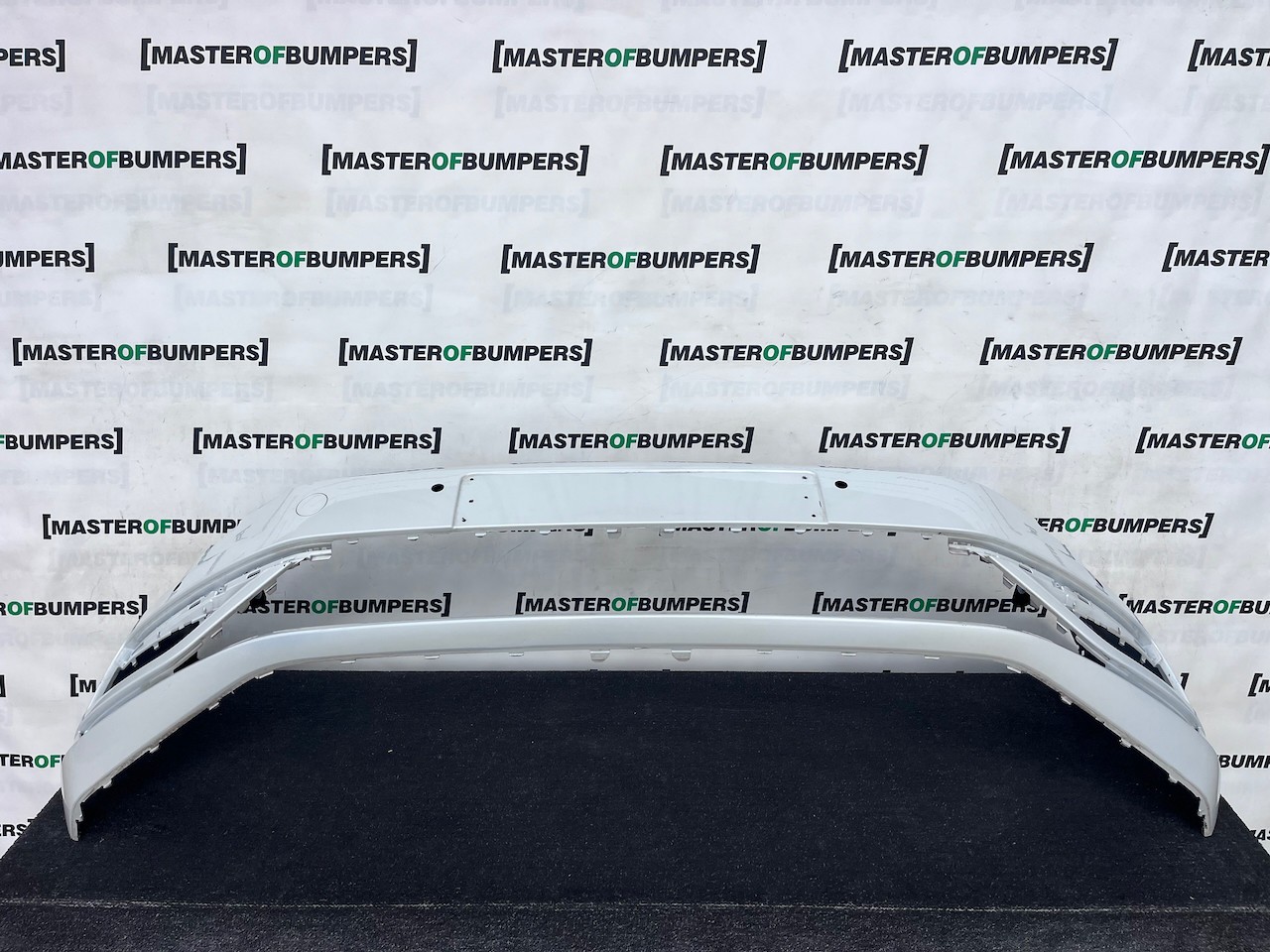 VW Golf Se Mk7.5 Hatchback 2017-2019 Front Bumper 4 Pdc +jets Genuine [v632]