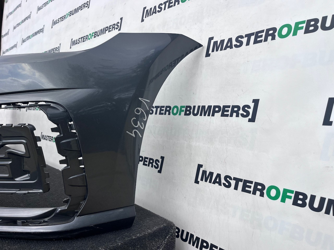 VW Golf Gte Hybrid Mk7.5 Hatch 2017-2019 Front Bumper 4 Pdc Jets Genuine [v634]