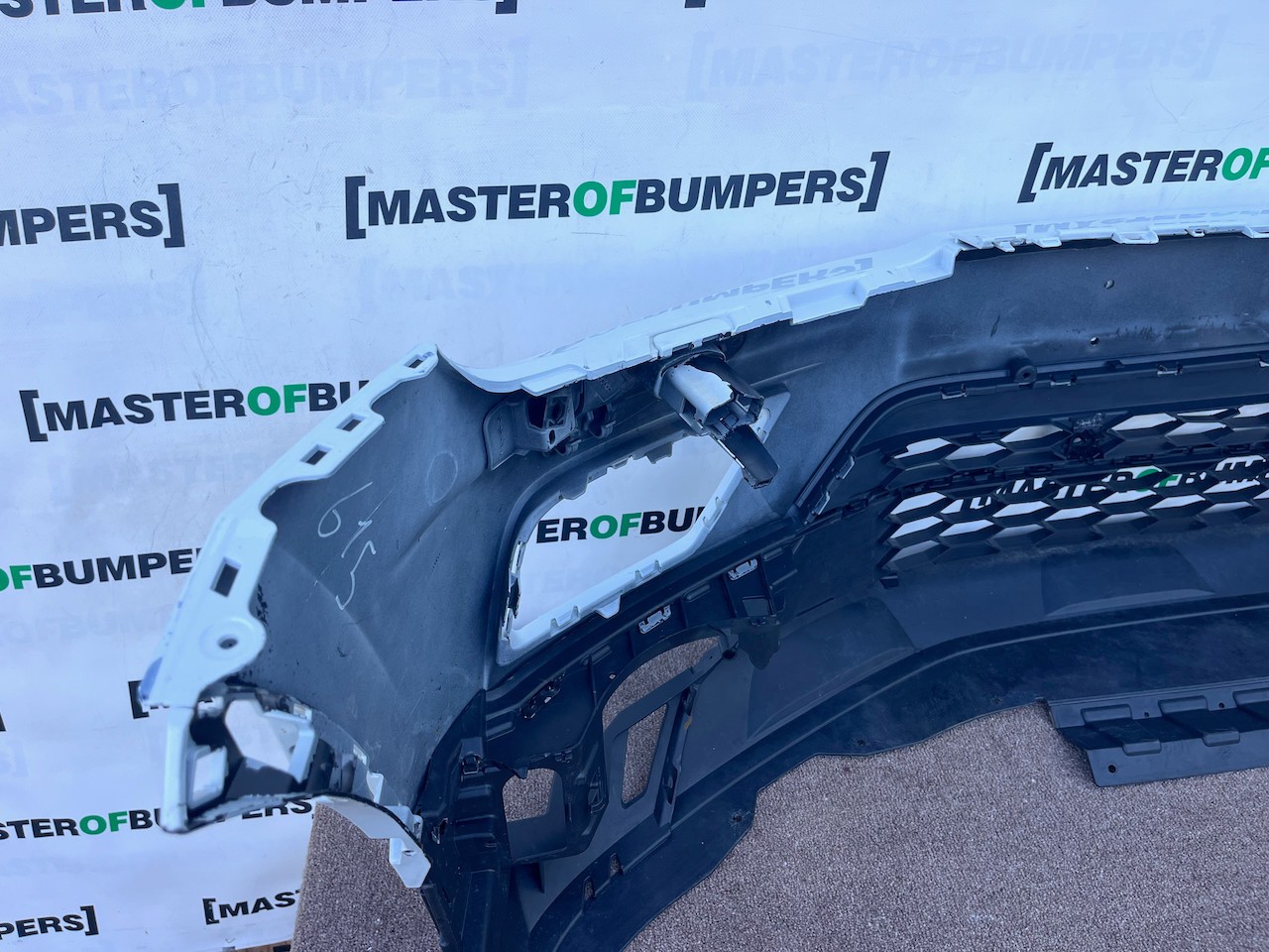 VW Tiguan Sel Bluemtion Mk2 Suv 2016-2019 Front Bumper 4 Pdc Jets Genuine [v651]