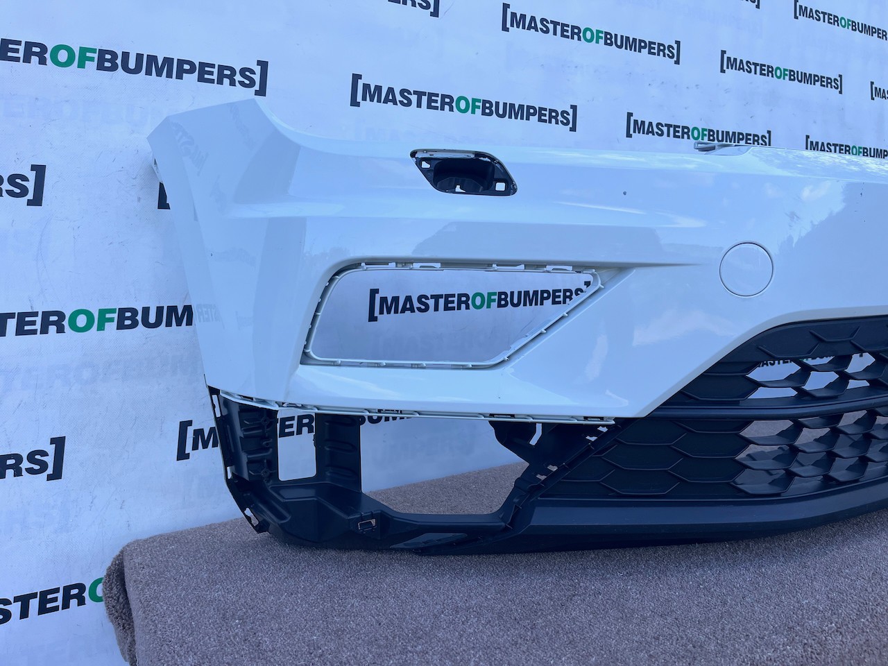 VW Tiguan Sel Bluemtion Mk2 Suv 2016-2019 Front Bumper 4 Pdc Jets Genuine [v651]