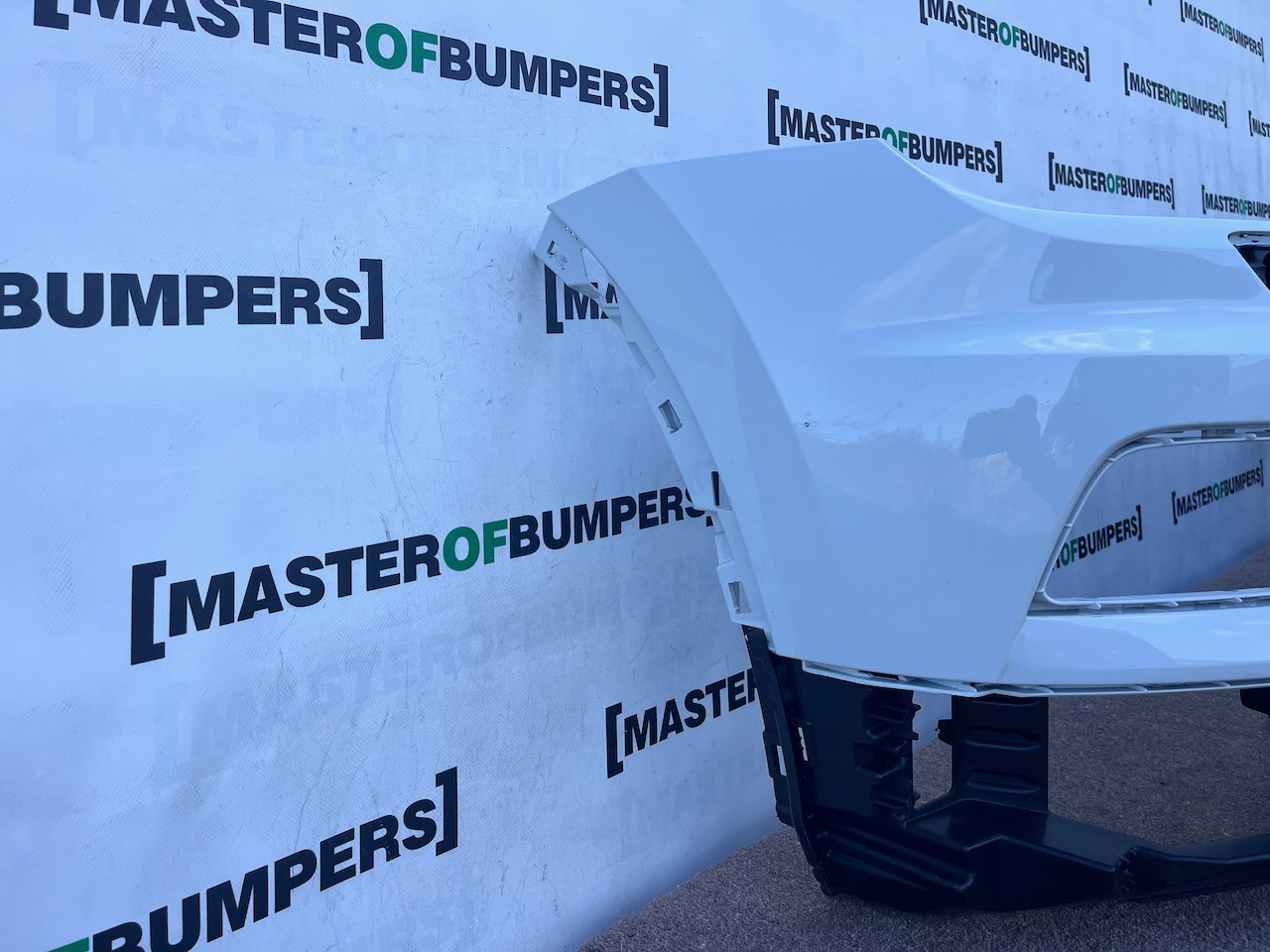 VW Tiguan Sel Bluemtion Mk2 Suv 2016-2019 Front Bumper 4 Pdc Jets Genuine [v651]