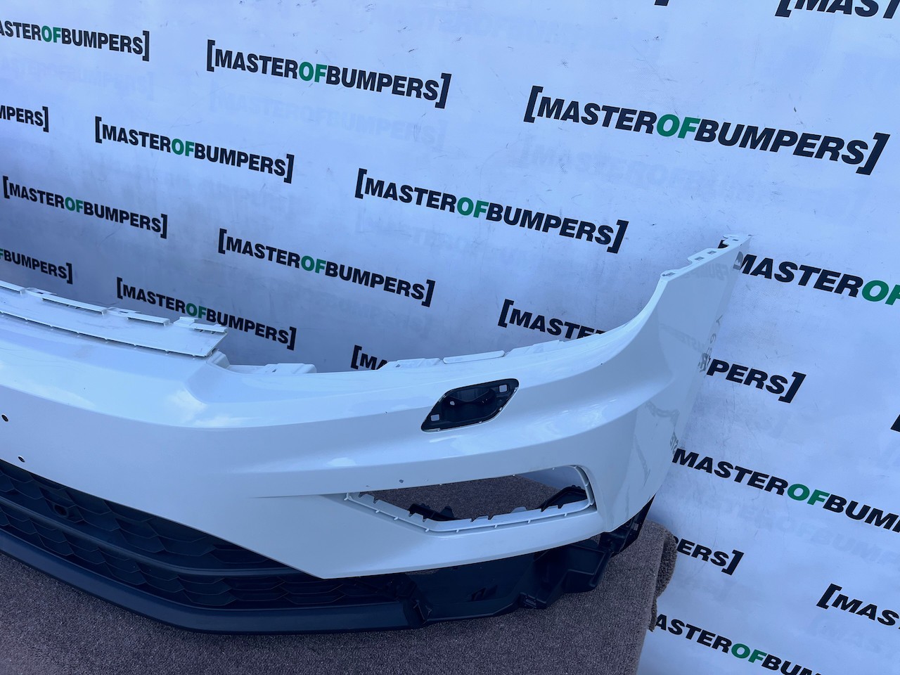 VW Tiguan Sel Bluemtion Mk2 Suv 2016-2019 Front Bumper 4 Pdc Jets Genuine [v651]