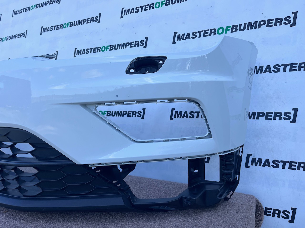 VW Tiguan Sel Bluemtion Mk2 Suv 2016-2019 Front Bumper 4 Pdc Jets Genuine [v651]