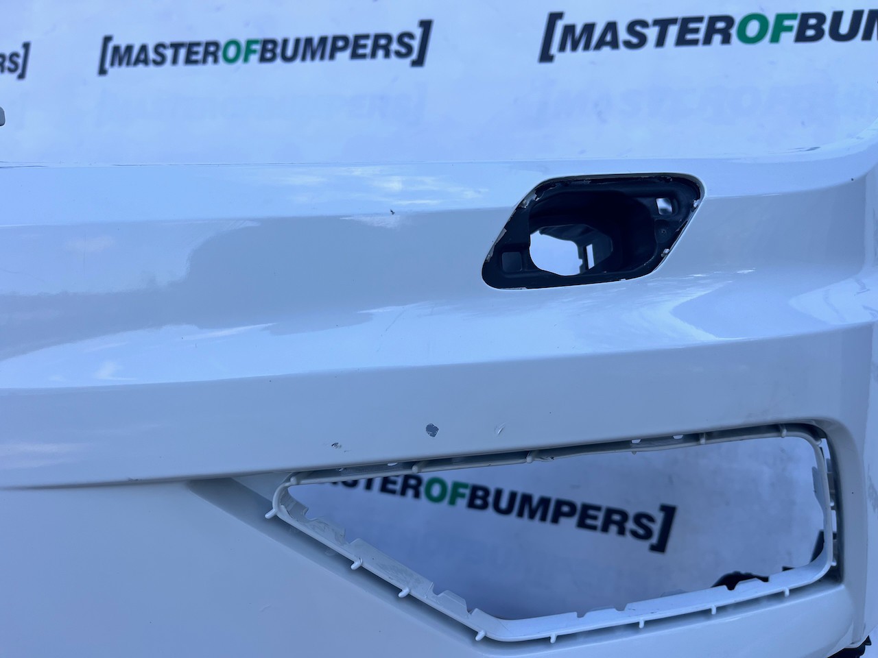 VW Tiguan Sel Bluemtion Mk2 Suv 2016-2019 Front Bumper 4 Pdc Jets Genuine [v651]