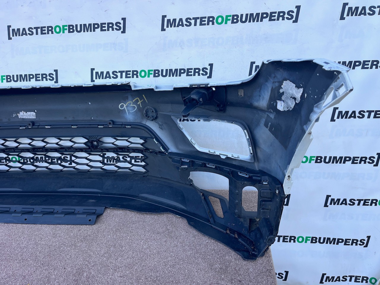 VW Tiguan Sel Bluemtion Mk2 Suv 2016-2019 Front Bumper 4 Pdc Jets Genuine [v652]