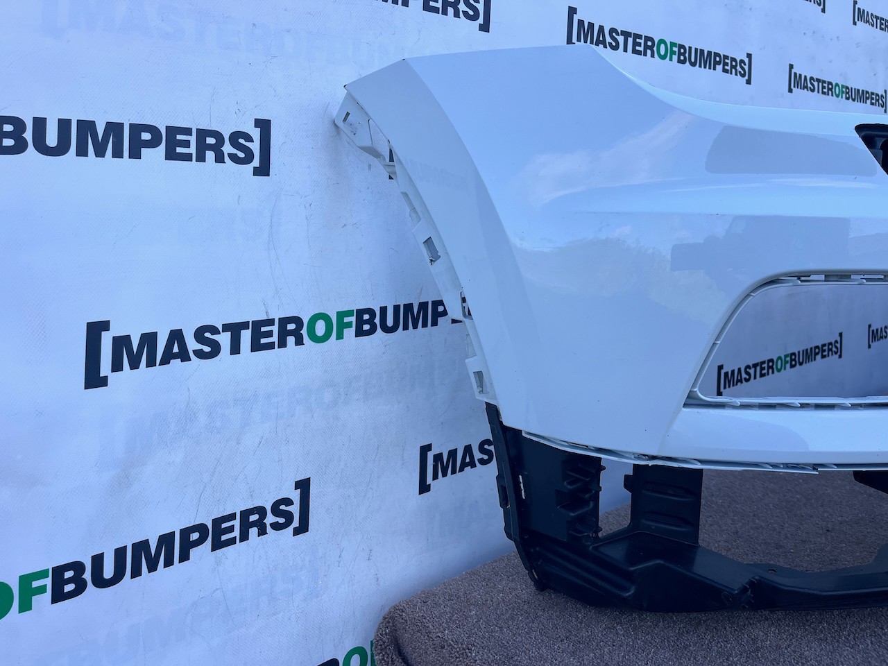 VW Tiguan Sel Bluemtion Mk2 Suv 2016-2019 Front Bumper 4 Pdc Jets Genuine [v652]