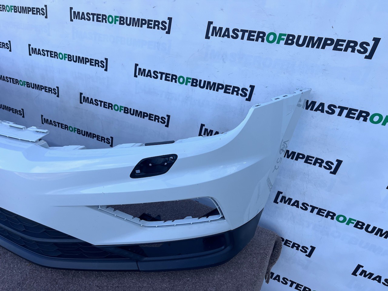 VW Tiguan Sel Bluemtion Mk2 Suv 2016-2019 Front Bumper 4 Pdc Jets Genuine [v652]