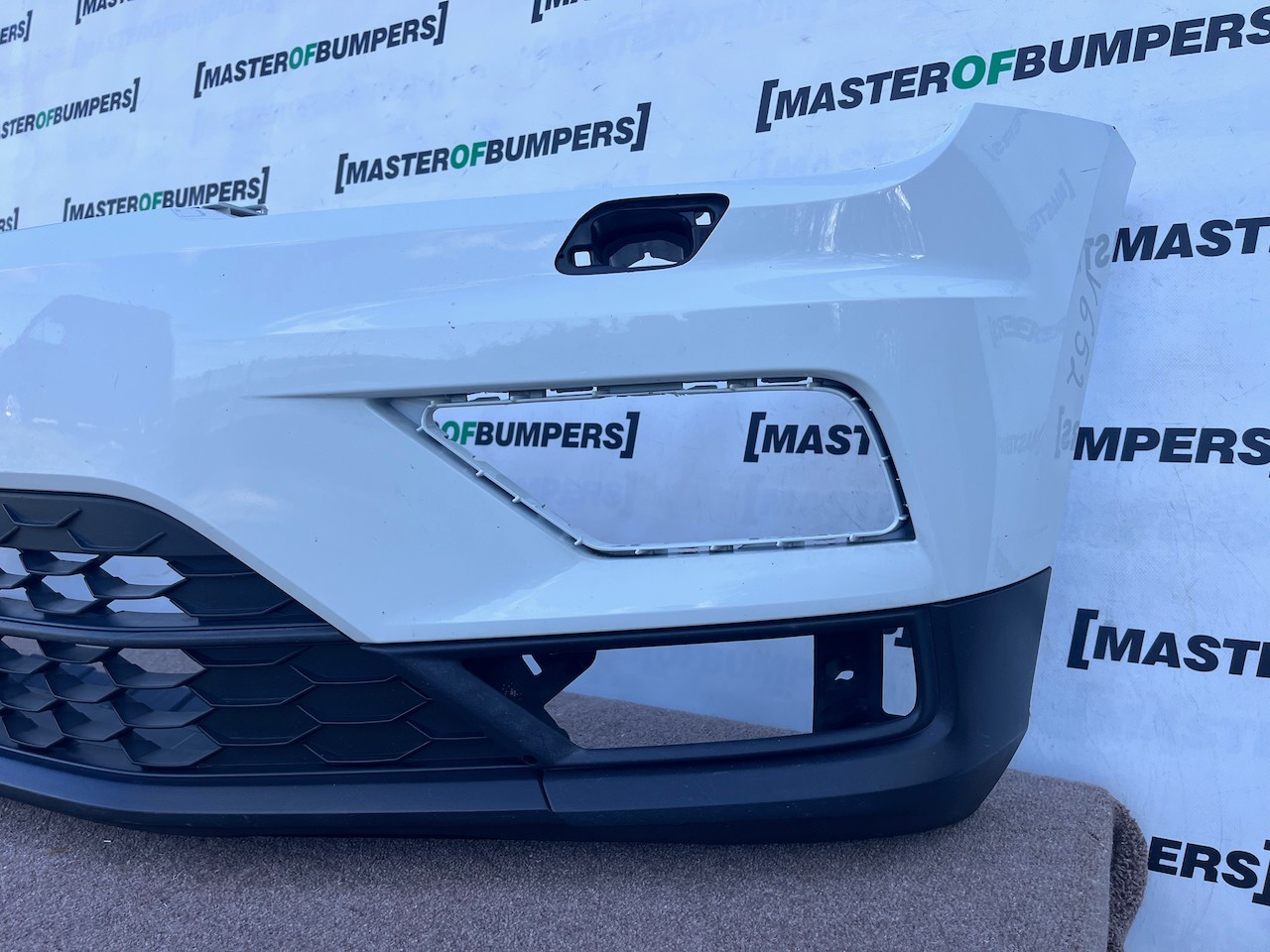 VW Tiguan Sel Bluemtion Mk2 Suv 2016-2019 Front Bumper 4 Pdc Jets Genuine [v652]