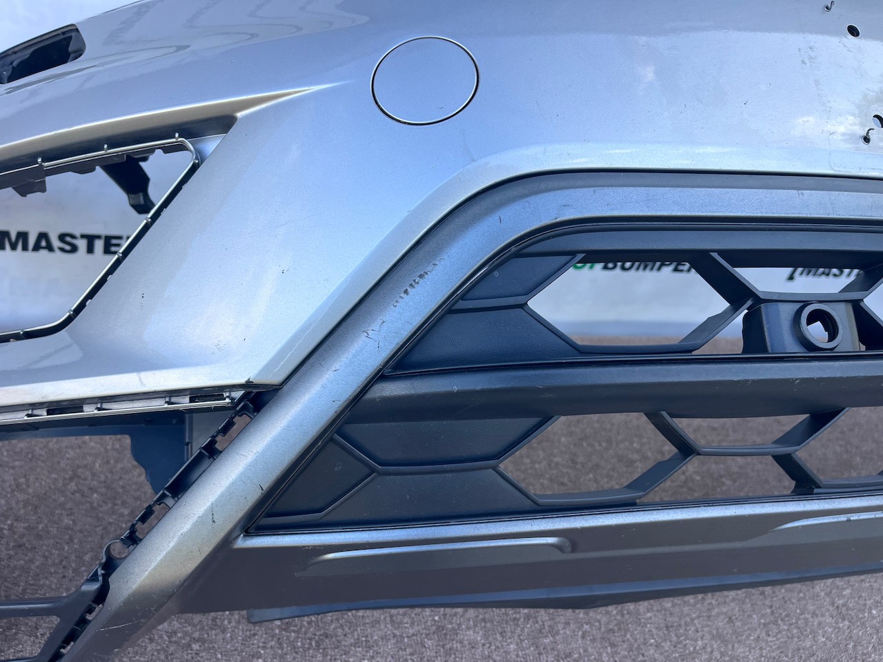 VW Tiguan Allspace Sel Mk2 Suv 2016-2019 Front Bumper 4 Pdc Jets Genuine [v630]