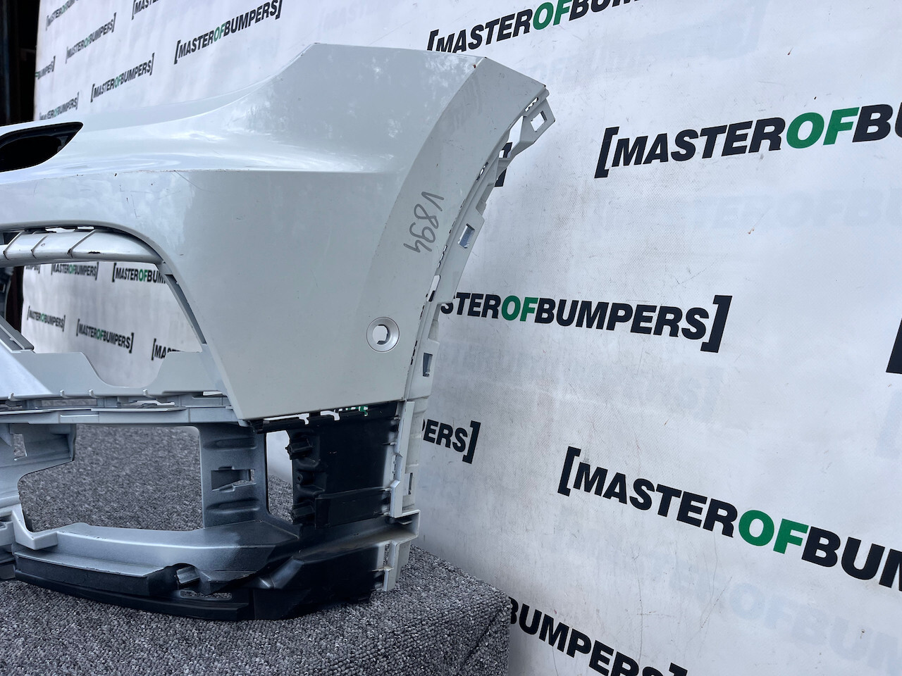 VW Tiguan R Line Mk2 Suv 2016-2019 Front Bumper 6 Pdc + Jets Genuine [v894]