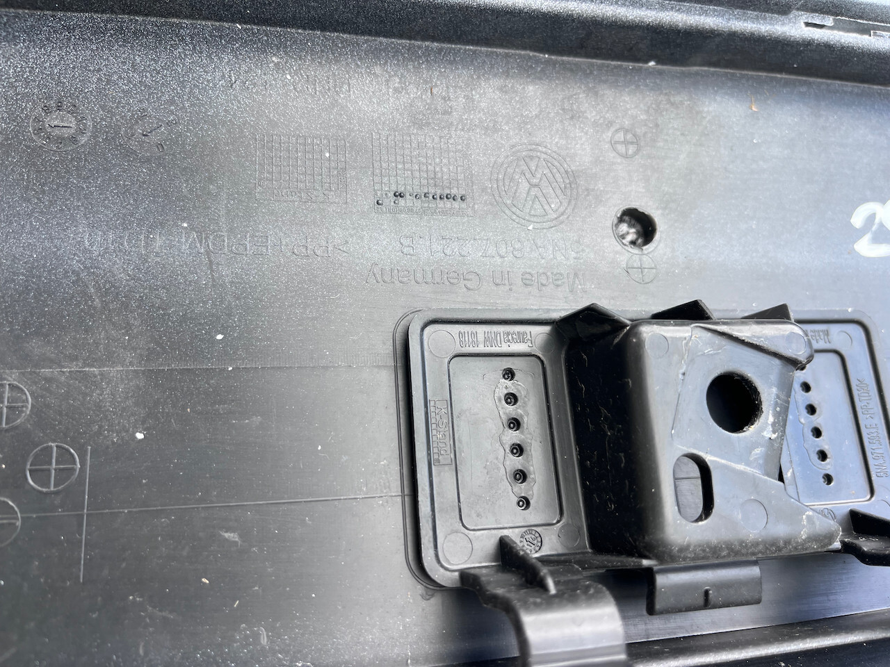 VW Tiguan R Line Mk2 Suv 2016-2019 Front Bumper 6 Pdc + Jets Genuine [v894]