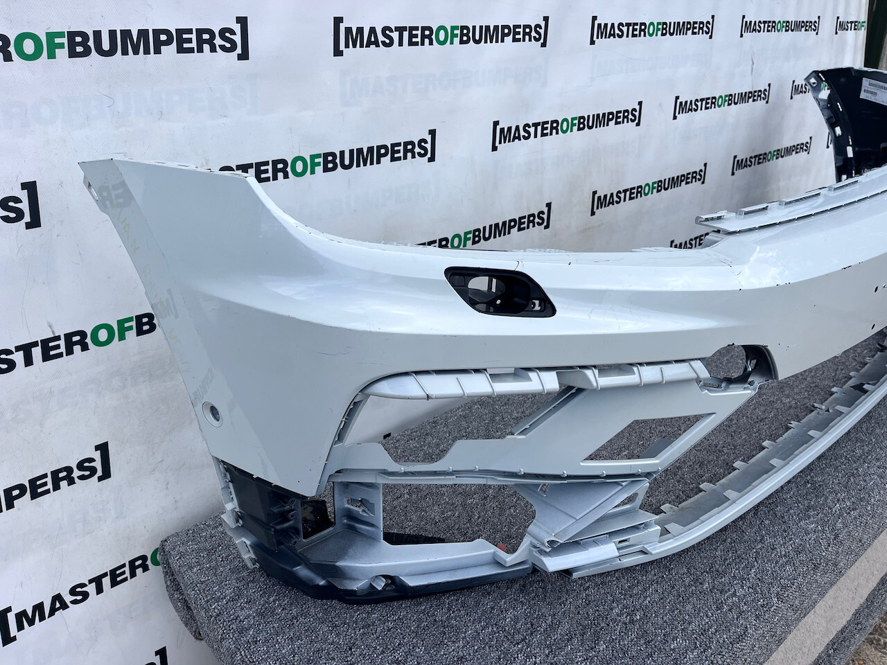 VW Tiguan R Line Mk2 Suv 2016-2019 Front Bumper 6 Pdc + Jets Genuine [v894]