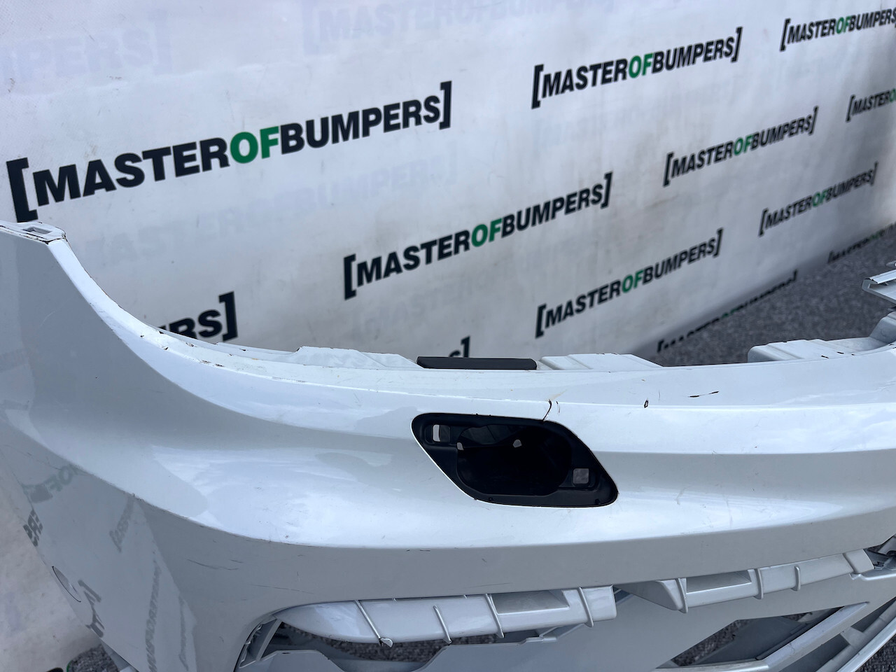 VW Tiguan R Line Mk2 Suv 2016-2019 Front Bumper 6 Pdc + Jets Genuine [v894]