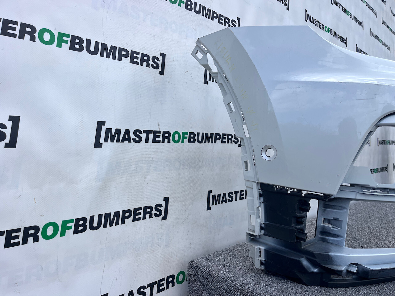 VW Tiguan R Line Mk2 Suv 2016-2019 Front Bumper 6 Pdc + Jets Genuine [v894]