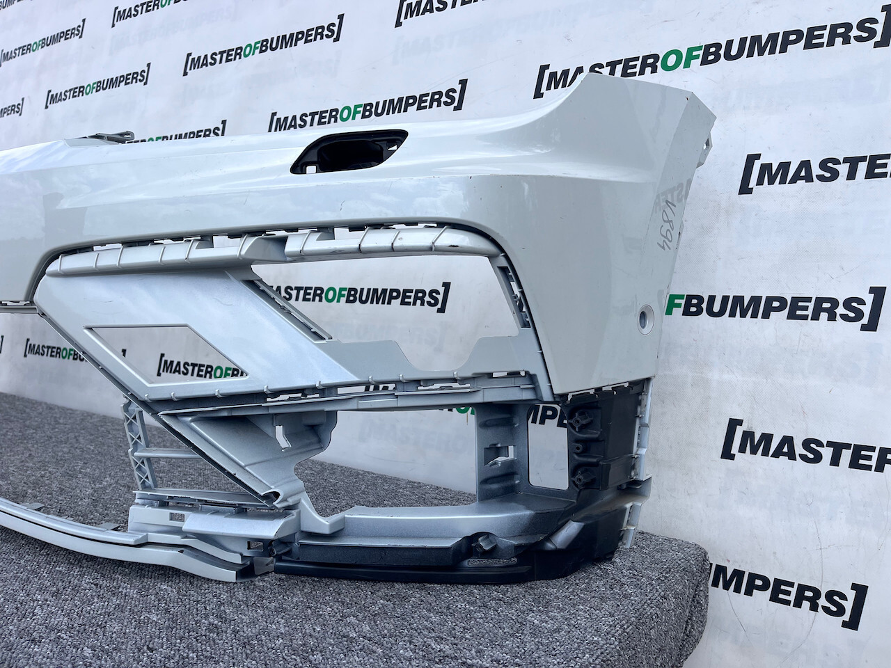 VW Tiguan R Line Mk2 Suv 2016-2019 Front Bumper 6 Pdc + Jets Genuine [v894]