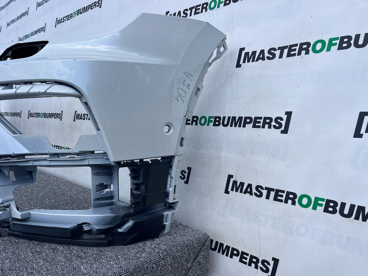 VW Tiguan R Line Mk2 Suv 2016-2019 Front Bumper 6 Pdc + Jets Genuine [v704]