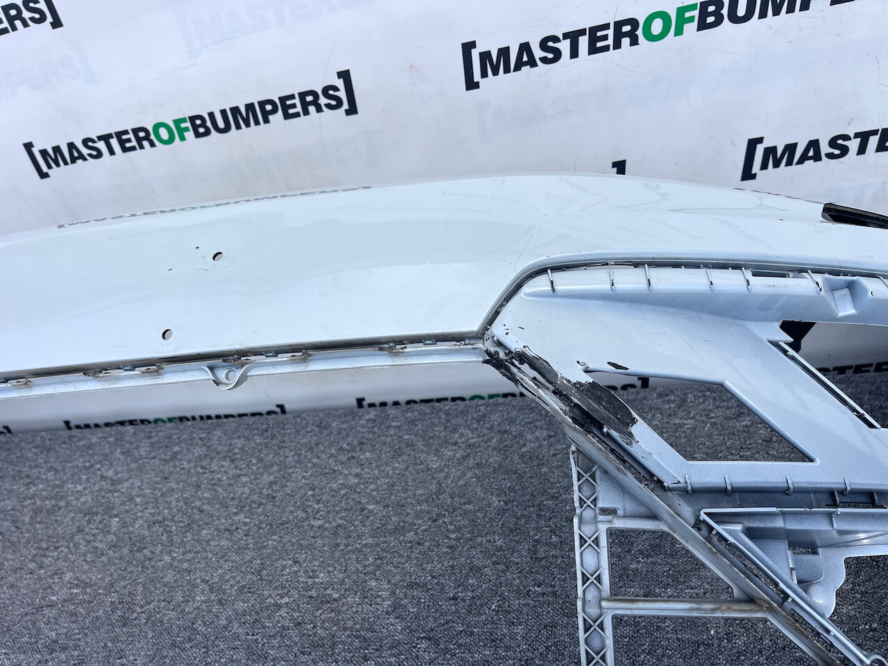 VW Tiguan R Line Mk2 Suv 2016-2019 Front Bumper 6 Pdc + Jets Genuine [v704]