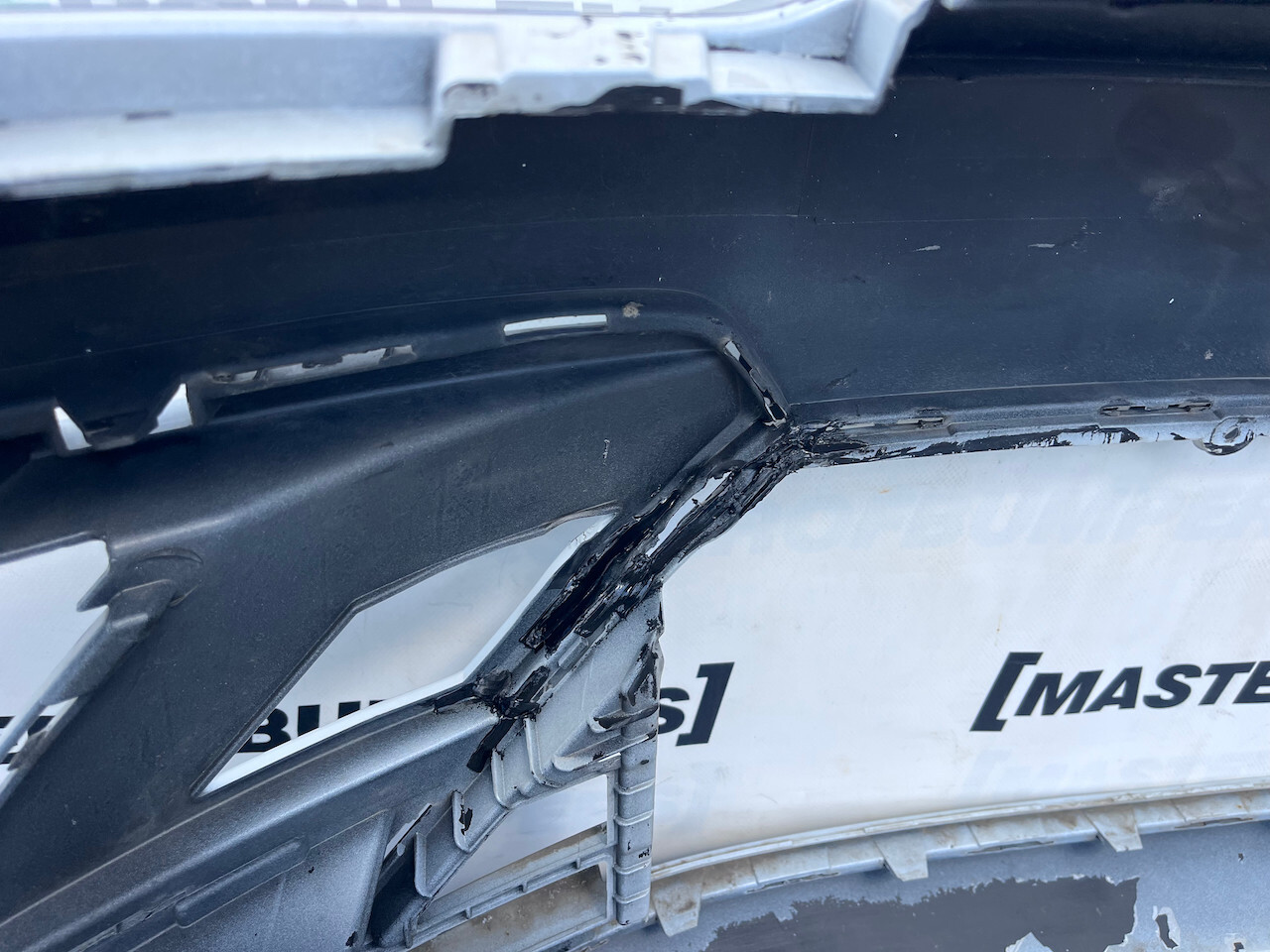 VW Tiguan R Line Mk2 Suv 2016-2019 Front Bumper 6 Pdc + Jets Genuine [v704]