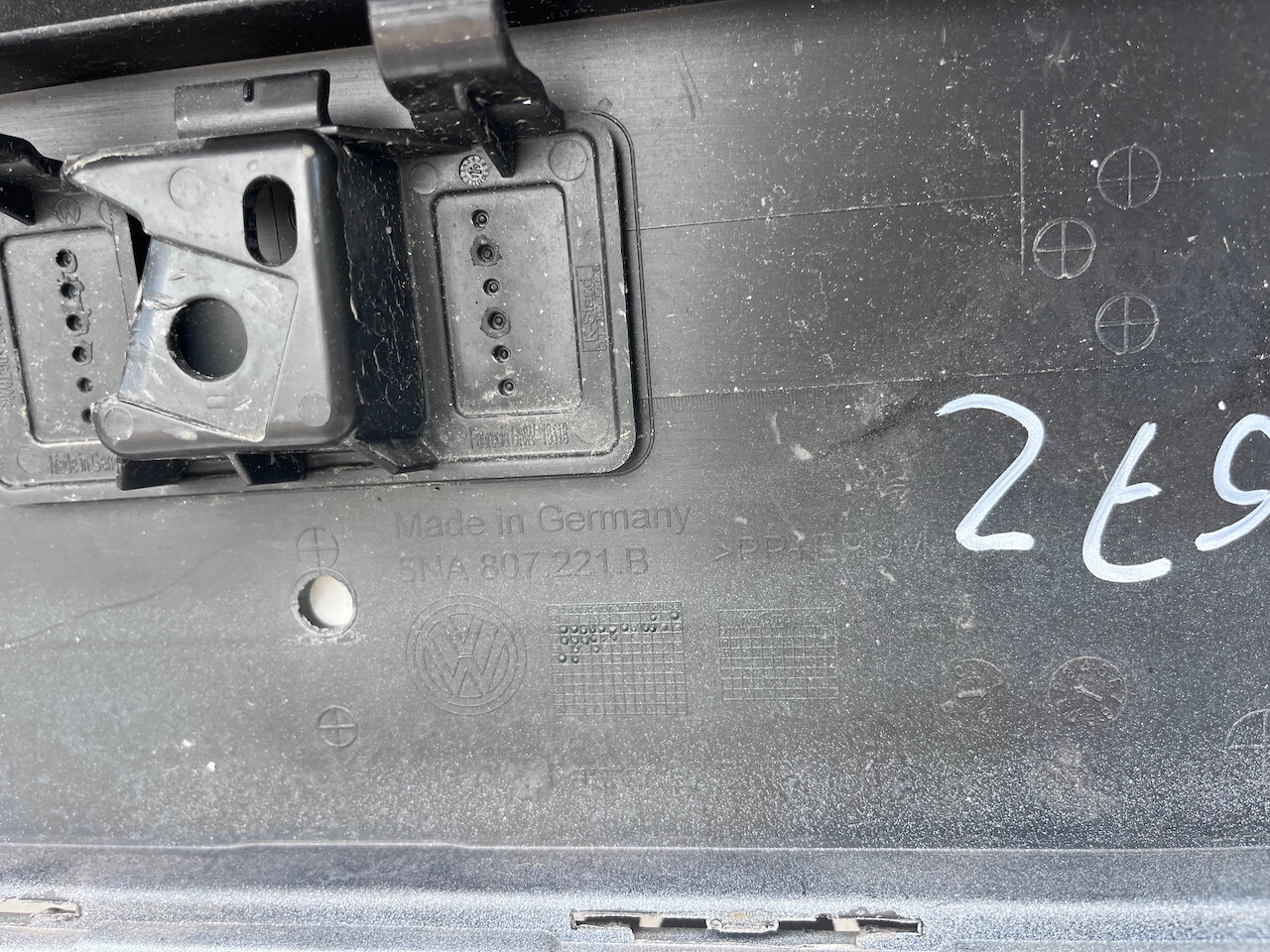 VW Tiguan R Line Mk2 Suv 2016-2019 Front Bumper 6 Pdc + Jets Genuine [v704]