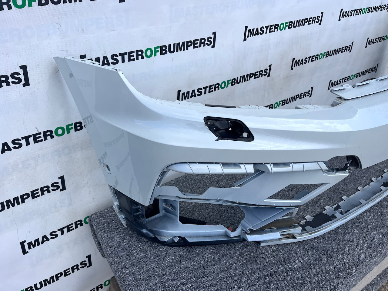 VW Tiguan R Line Mk2 Suv 2016-2019 Front Bumper 6 Pdc + Jets Genuine [v704]