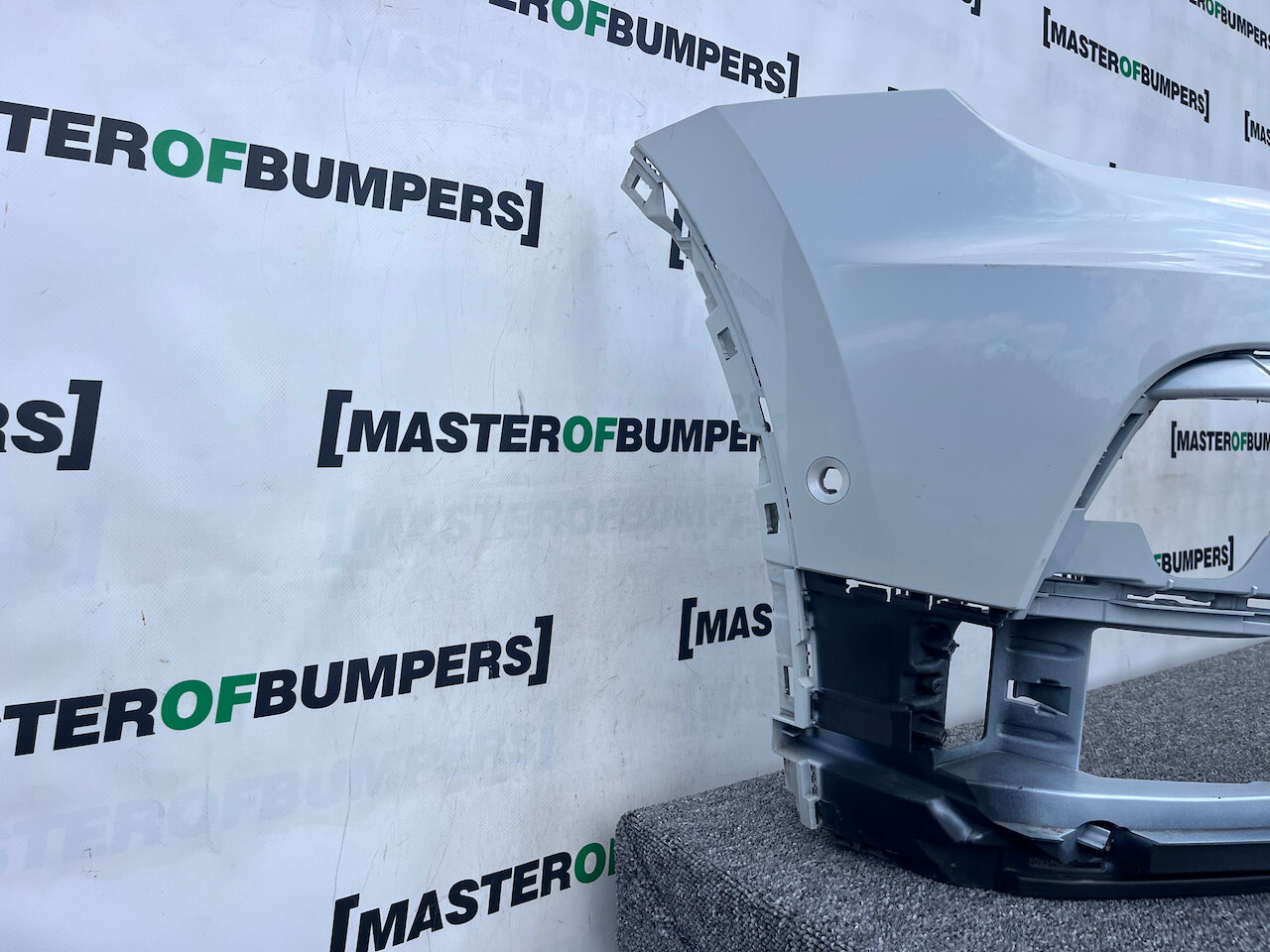 VW Tiguan R Line Mk2 Suv 2016-2019 Front Bumper 6 Pdc + Jets Genuine [v704]