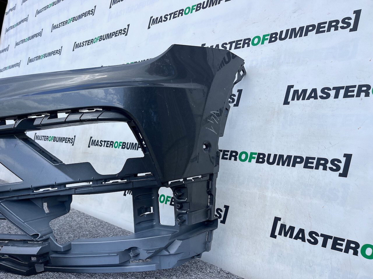 VW Tiguan R Line Mk2 Suv 2016-2019 Front Bumper 6 Pdc No Jets Genuine [v41]