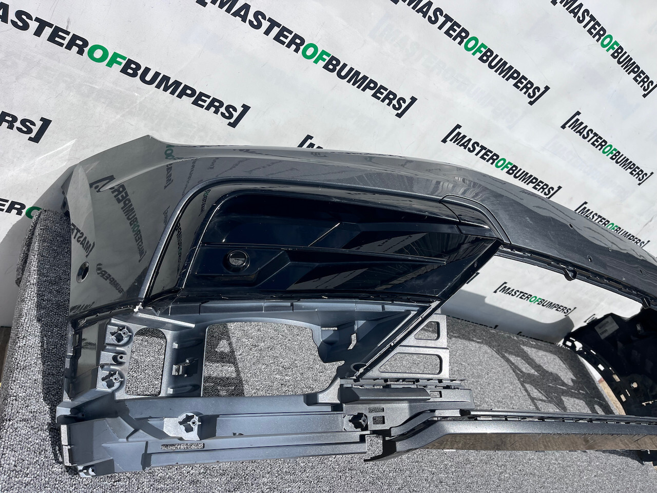 VW Tiguan R Line Mk2 Suv 2016-2019 Front Bumper 6 Pdc No Jets Genuine [v41]