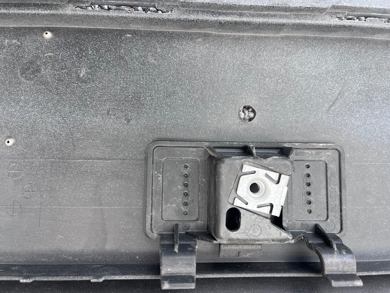 VW Tiguan R Line Mk2 Suv 2016-2019 Front Bumper 6 Pdc No Jets Genuine [v41]