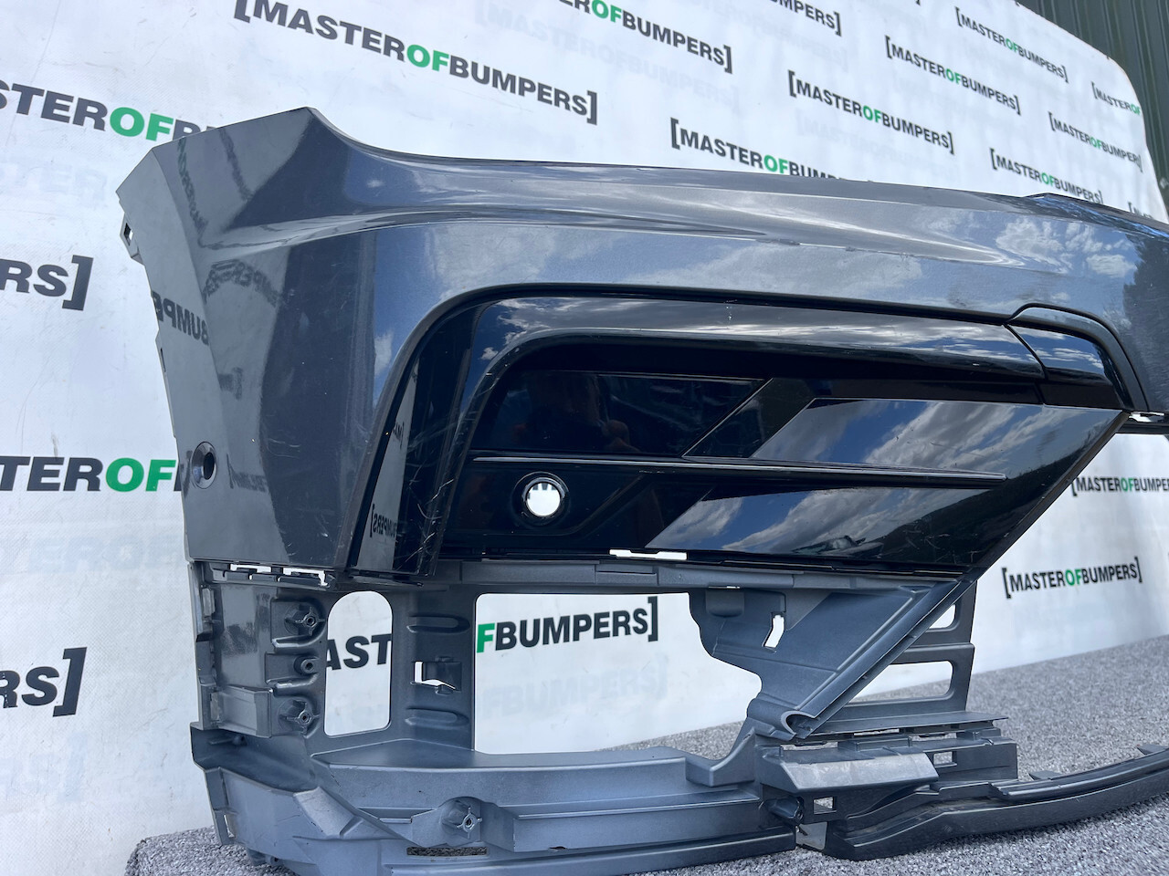 VW Tiguan R Line Mk2 Suv 2016-2019 Front Bumper 6 Pdc No Jets Genuine [v41]