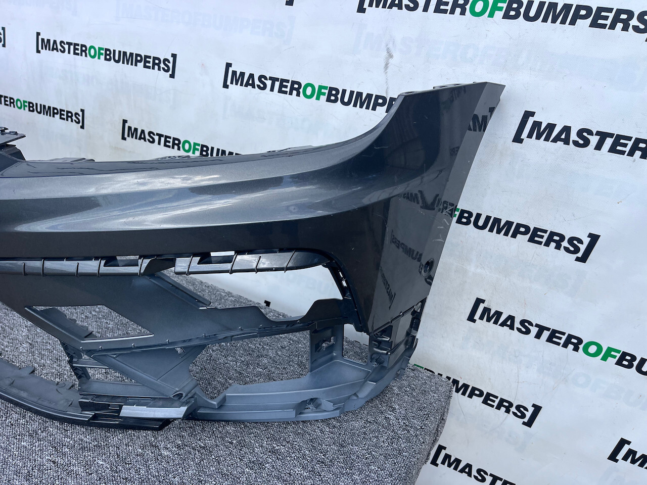 VW Tiguan R Line Mk2 Suv 2016-2019 Front Bumper 6 Pdc No Jets Genuine [v41]