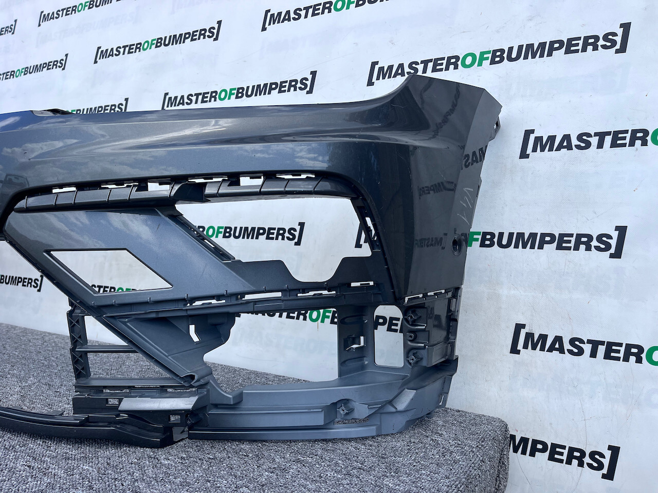 VW Tiguan R Line Mk2 Suv 2016-2019 Front Bumper 6 Pdc No Jets Genuine [v41]