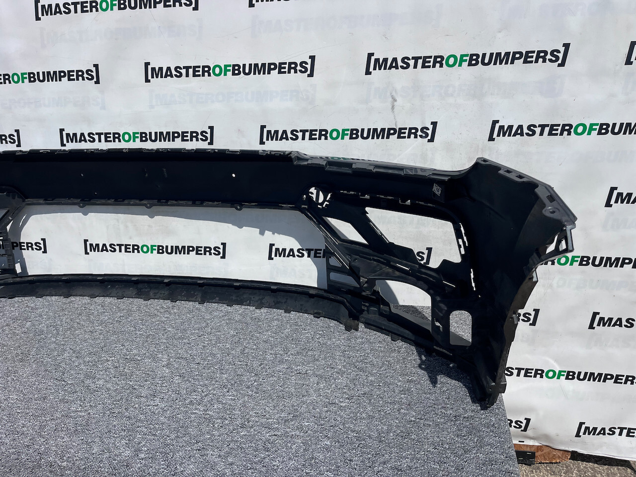 VW Tiguan R Line Mk2 Suv 2016-2019 Front Bumper 4 Pdc No Jets Genuine [v899]