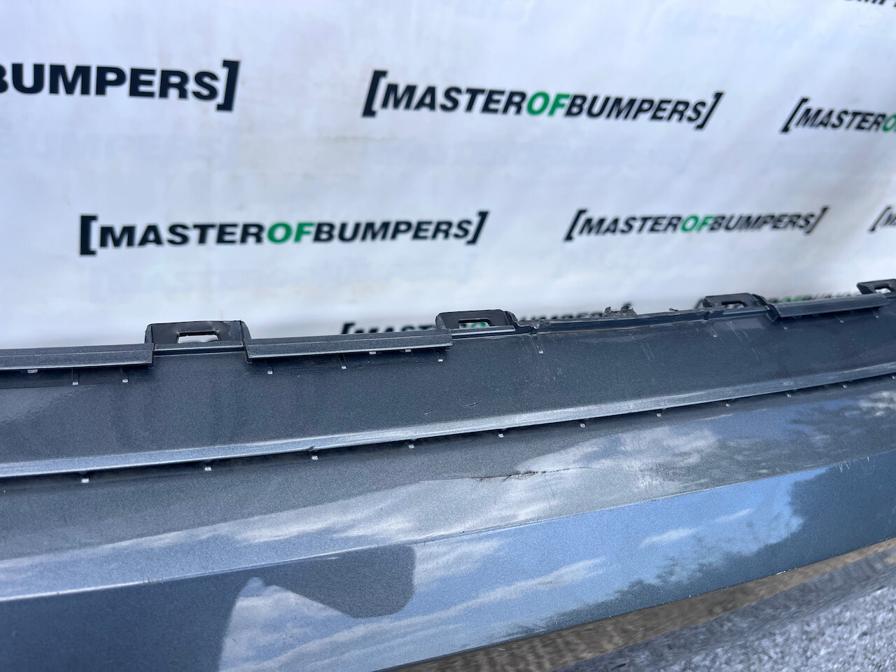 VW Tiguan R Line Mk2 Suv 2016-2019 Front Bumper 4 Pdc No Jets Genuine [v899]