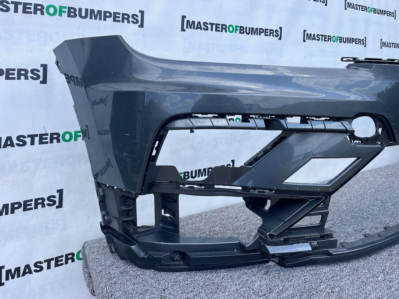 VW Tiguan R Line Mk2 Suv 2016-2019 Front Bumper 4 Pdc No Jets Genuine [v899]