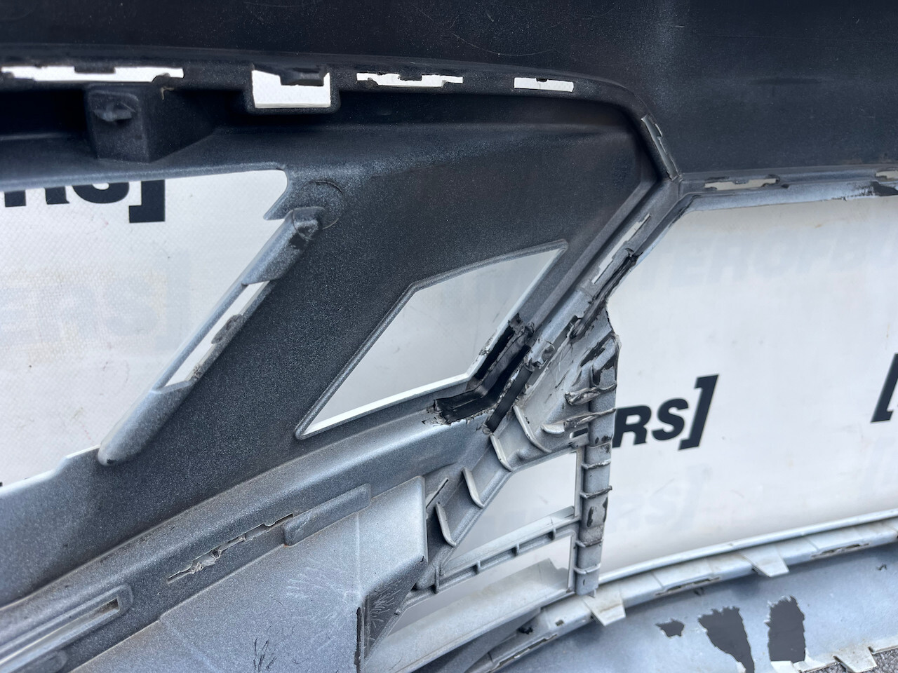 VW Tiguan R Line Mk2 Suv 2016-2019 Front Bumper 4 Pdc No Jets Genuine [v851]