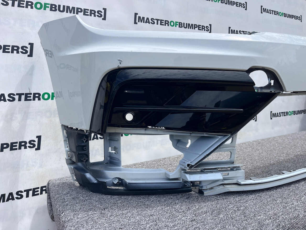 VW Tiguan R Line Mk2 Suv 2016-2019 Front Bumper 4 Pdc No Jets Genuine [v851]