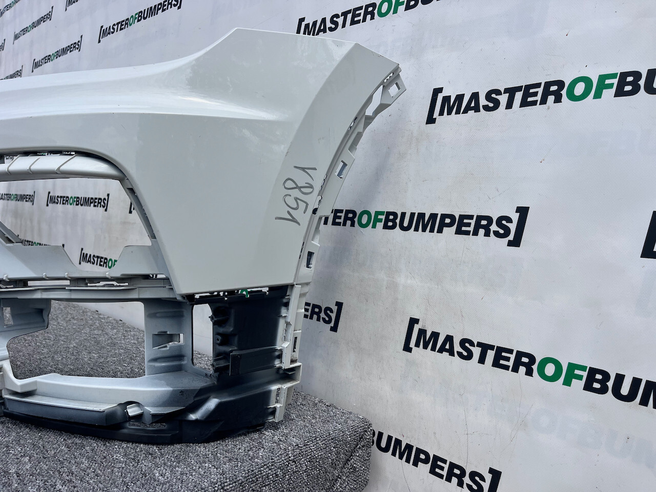 VW Tiguan R Line Mk2 Suv 2016-2019 Front Bumper 4 Pdc No Jets Genuine [v851]