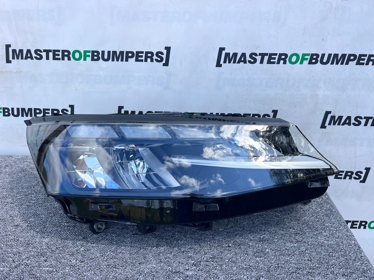 VW Transporter T7 Off Grid 2024-on Led Headlight Right Side Uk Spec Silver Trim