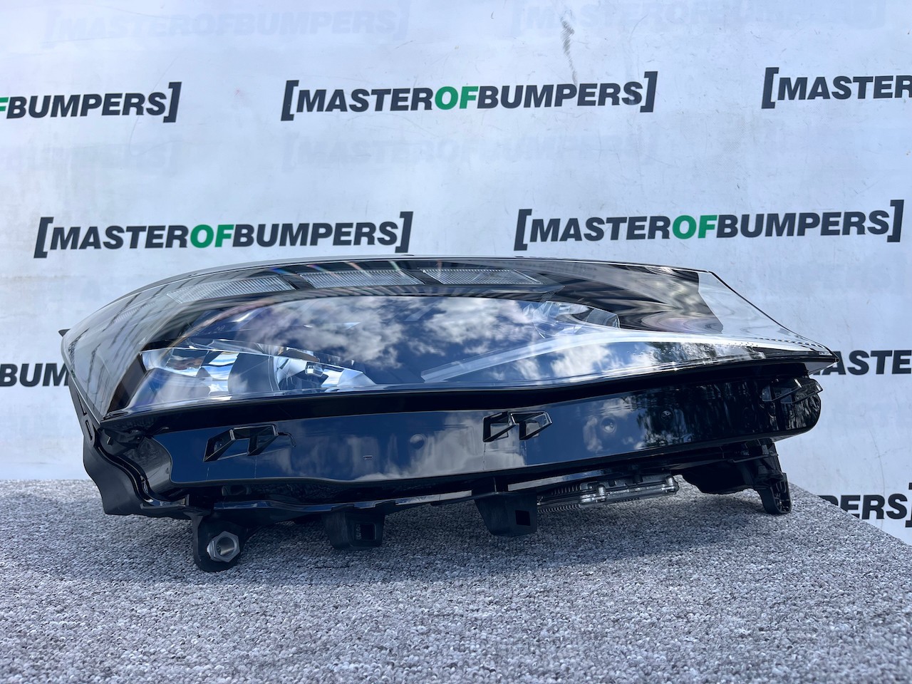 VW Transporter T7 Off Grid 2024-on Led Headlight Right Side Uk Spec Silver Trim VW Transporter T7 Off Grid 2024-on Led Headlight Right Side Uk Spec Silver Trim